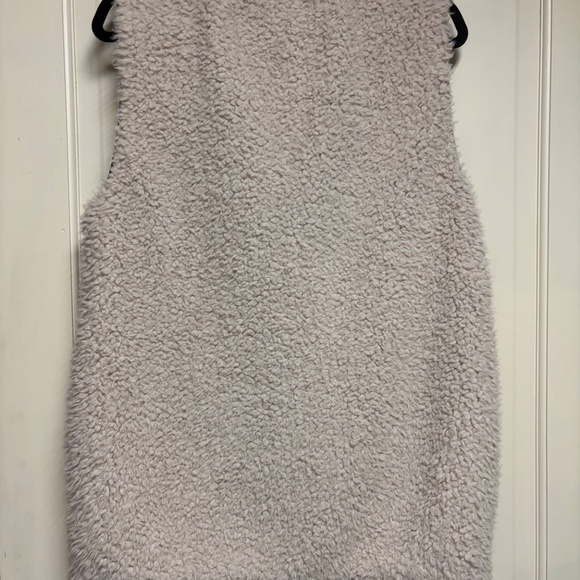 Aritizia Wilfred Chatou Sherpa Teddy Faux Fur Vest in Cream size large - Picture 2 of 4